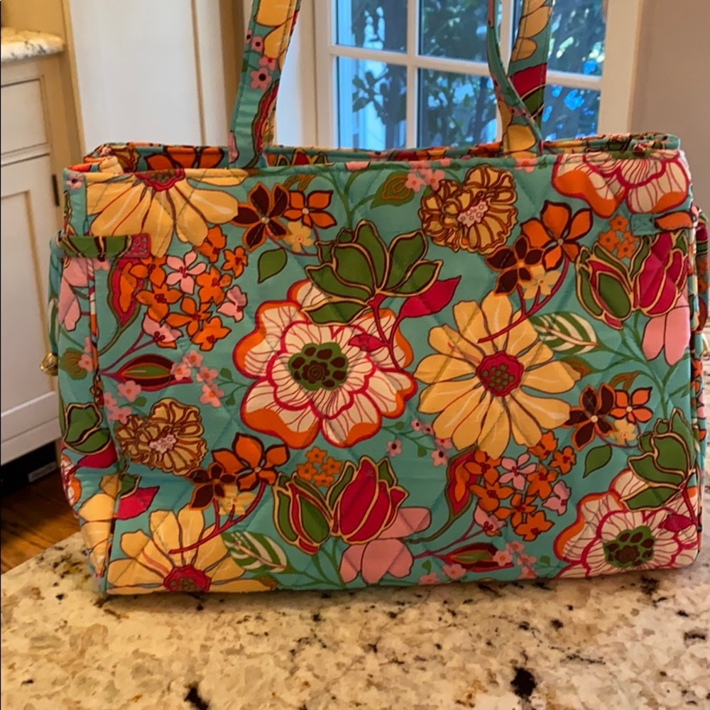VERA BRADLEY SHOULDER BAG IN TROPICAL FLORAL| NWOT
